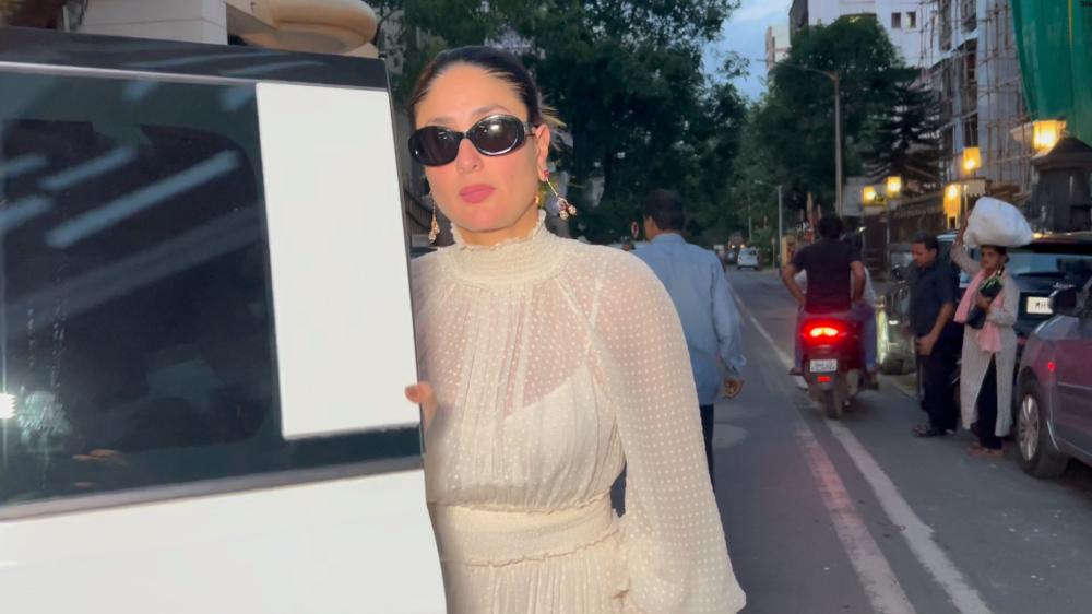 kareena-kapoor-saif-ali-khan-and-their-son-taimur-were-spotted-in-bandra